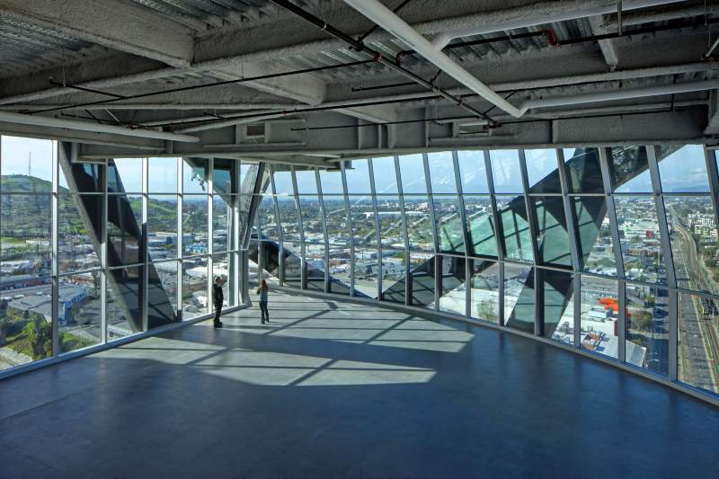 office tower with no internal columns or drop ceilings