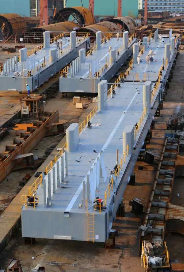 Steel_Tug_Harbour_Pontoon_Port_Hedland_Australia_01 Pontoon 2 halves Joined Connection in open working yard of factory