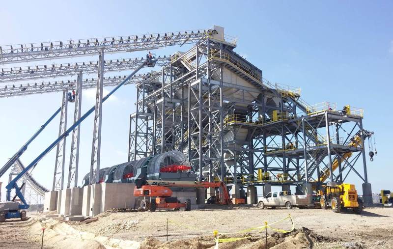 Screen Station Buildings and Screen Feed&Discharge Conveyors Steel Structures: Wet screening station processing crushed limestone