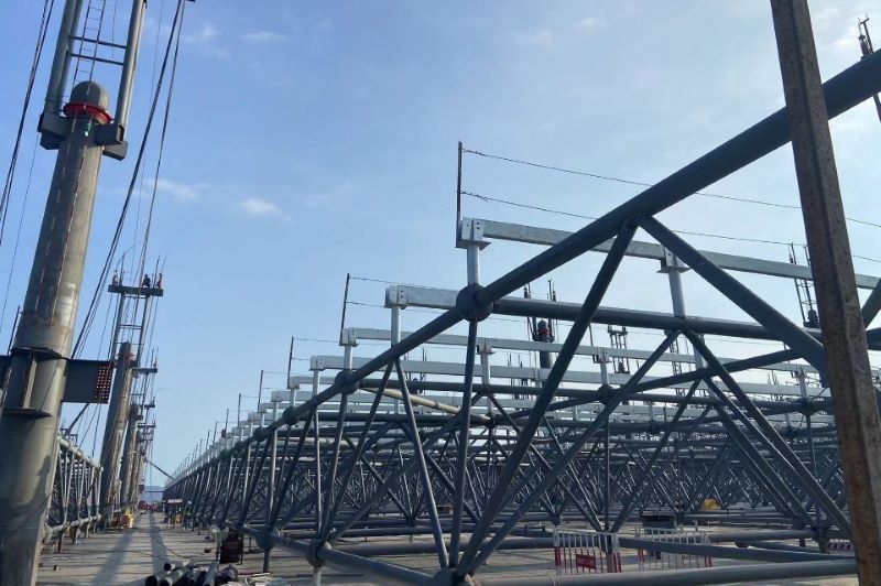 17 integrated lifting of roof purlins