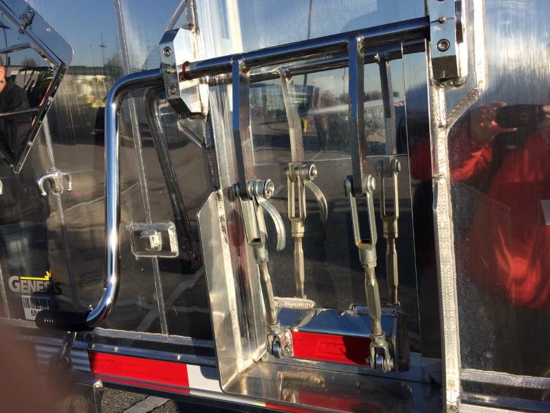 Semi trailer coal door handle