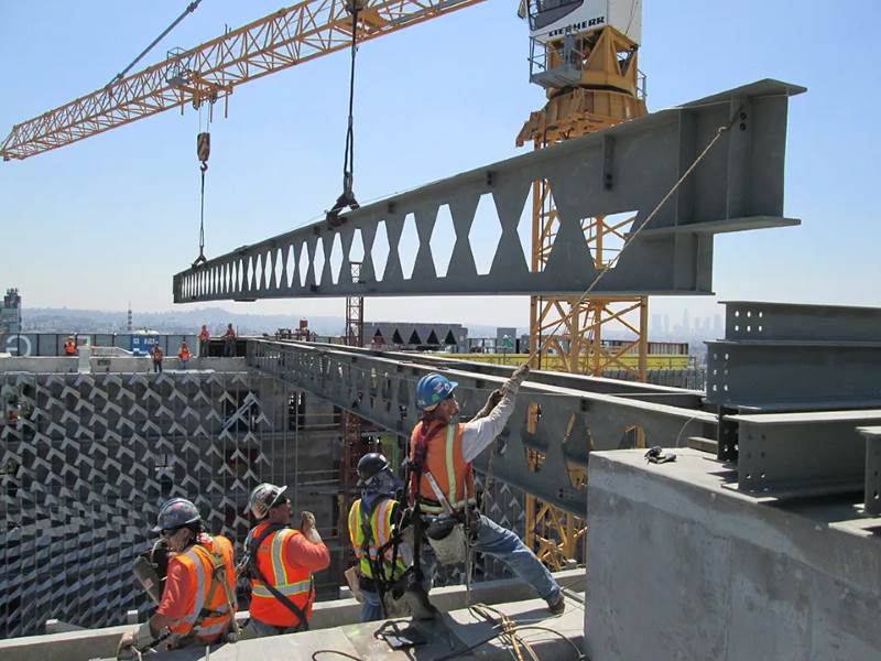 Erection of castellated beam roof rafter for convention hall large space frame
