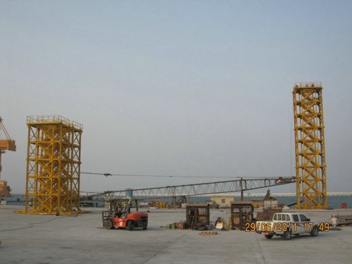 阿曼码头特种钢结构设备