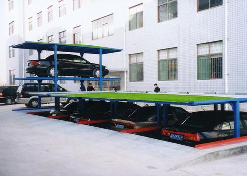 The ground floor by single three-dimensional parking equipment